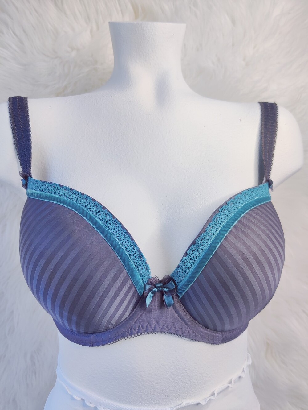 Freya Taylor AA4971 Molded Plunge Bra 32G US / 32F UK Purple Turquoise Lace